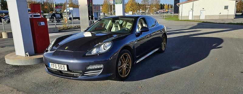 Blå Begagnad 2011 Porsche Panamera 4S Sedan | 295 000 kr - Bild 1/4