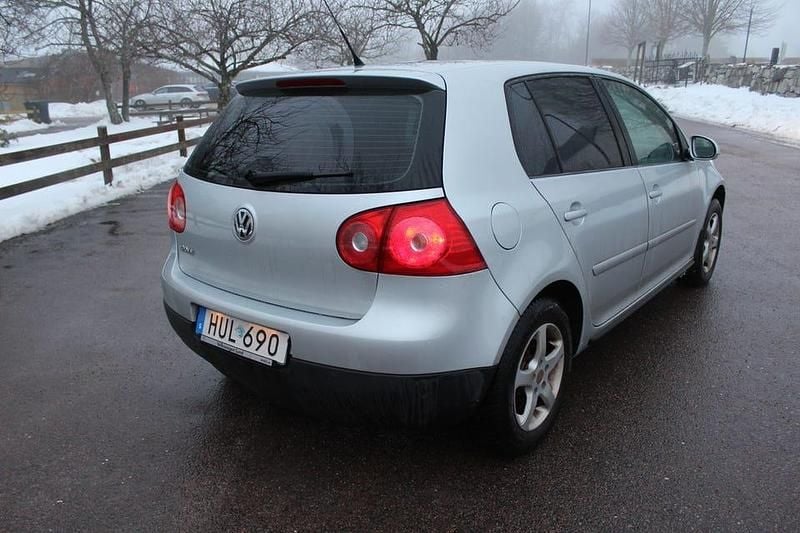 Begagnad VW Golf VI 102 HK (75 kW) 2009 Halvkombi