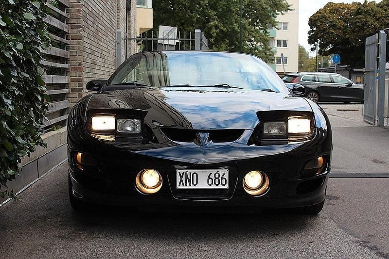 Begagnad Pontiac Firebird 309 HK (227 kW) 1998 Svart Cab