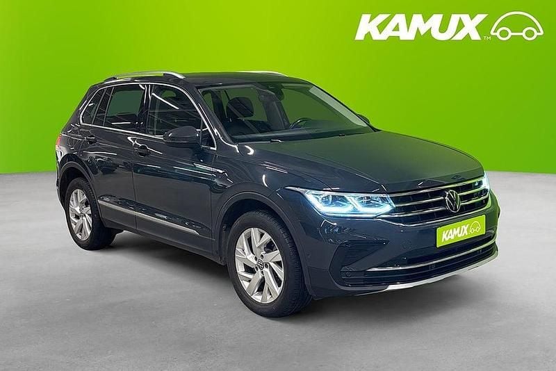 Silver/grå Begagnad 2022 VW Tiguan SUV | 242 800 kr (Superpris) - Bild 1/4