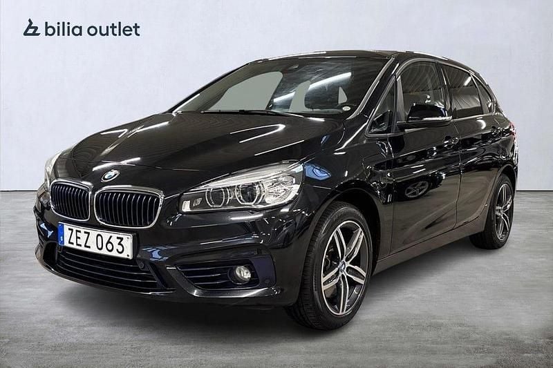 Svart Begagnad 2018 BMW 225 Active Tourer Sport Line Minibuss | 169 900 kr (Marknadspris) - Bild 1/3