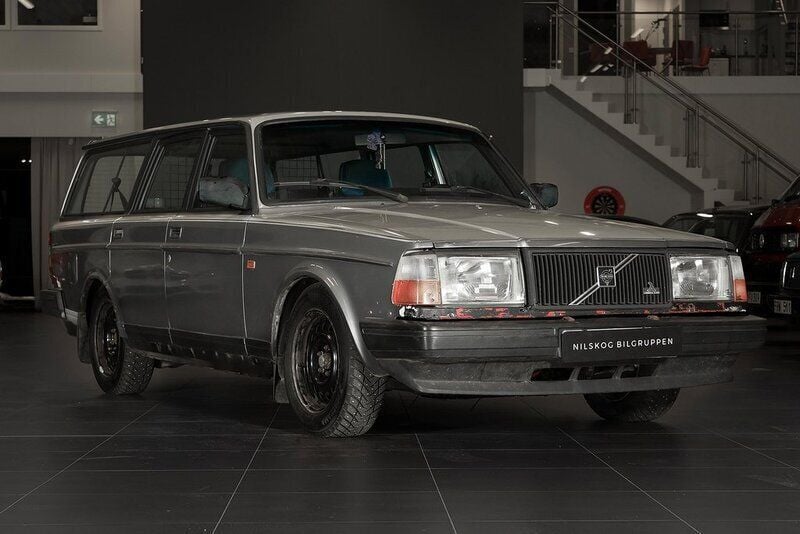 Ljusgrå Begagnad 1987 Volvo 245 Kombi | 99 900 kr - Bild 1/4