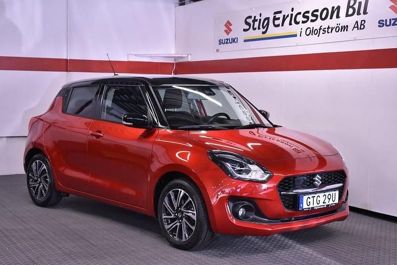Röd Begagnad 2023 Suzuki Swift Halvkombi | 193 500 kr (Lite dyr) - Bild 1/4