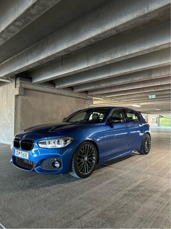 Blå Begagnad 2019 BMW 118 M Sport Halvkombi | 169 000 kr (Bra pris) - Bild 1/4