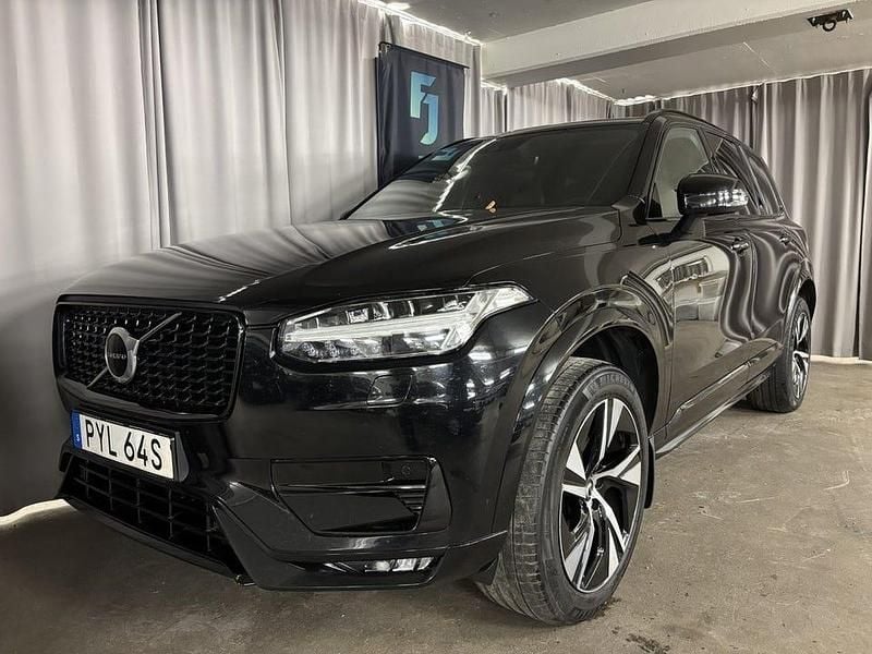 Svart Begagnad 2021 Volvo XC90 R-Design SUV | 549 900 kr (Marknadspris) - Bild 1/4