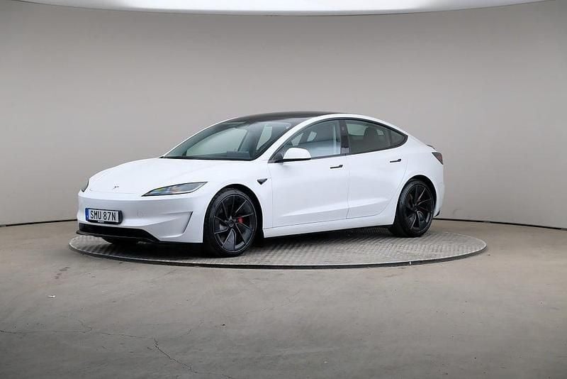 Vit Begagnad 2024 Tesla Model 3 Performance Sedan | 499 000 kr - Bild 1/4