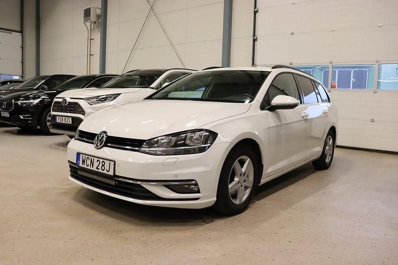 Vit Begagnad 2020 VW Golf VII GT Kombi | 189 700 kr (Bra pris) - Bild 1/4