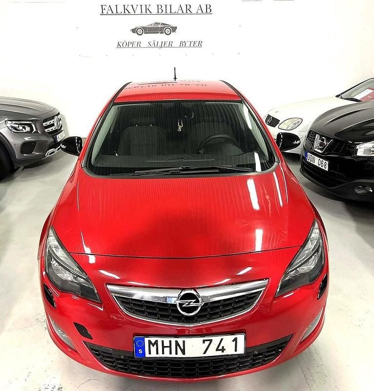 Röd Begagnad 2012 Opel Astra Enjoy Halvkombi | 34 901 kr (Marknadspris) - Bild 1/4