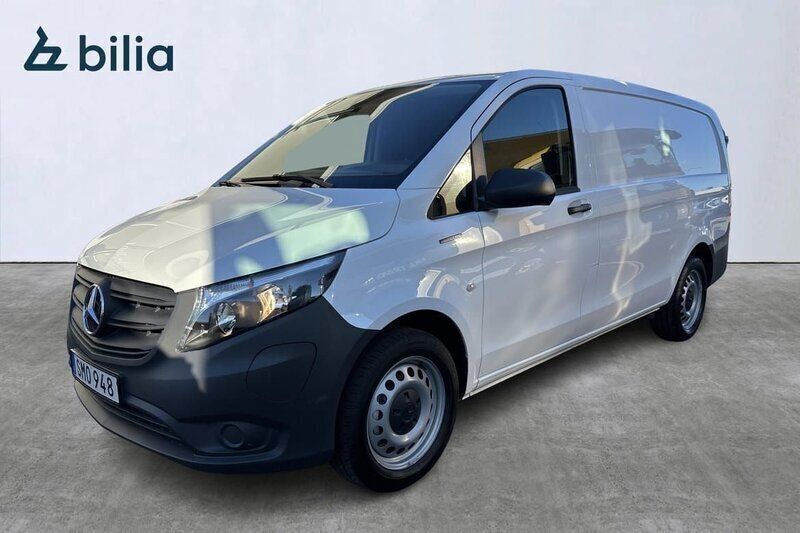 Vit Begagnad 2024 Mercedes e-Vito Minibuss | 499 000 kr (Bra pris) - Bild 1/4