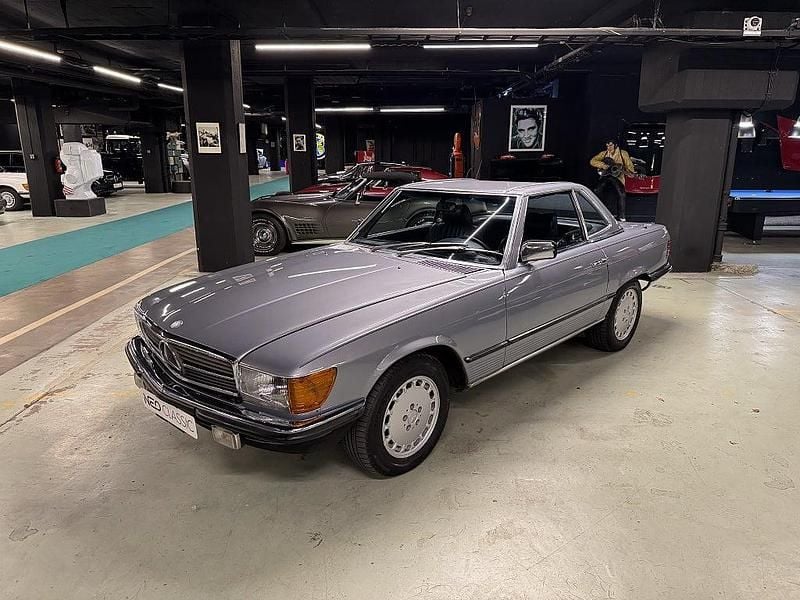 Ljusblå Begagnad 1984 Mercedes SL380 Cab | 219 000 kr - Bild 1/4