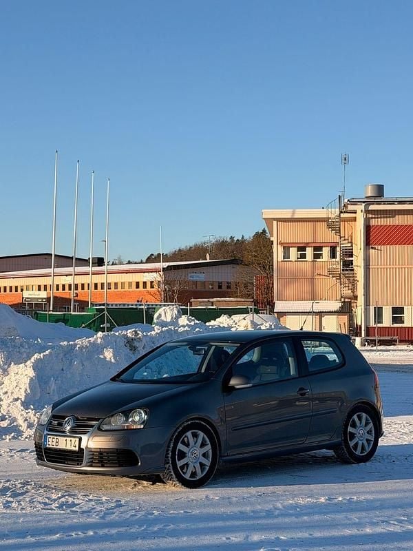 Begagnad VW Golf IV R 250 HK (183 kW) 2006 Halvkombi