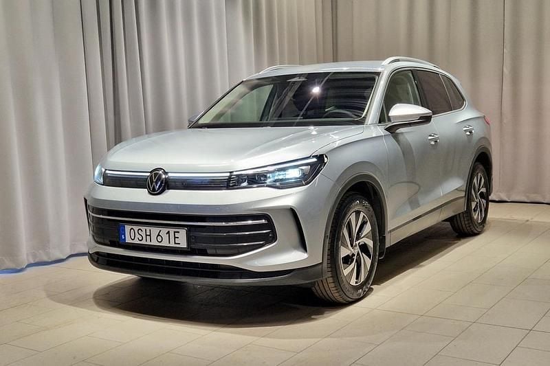 Silver Begagnad 2025 VW Tiguan SUV | 364 900 kr (Marknadspris) - Bild 1/4