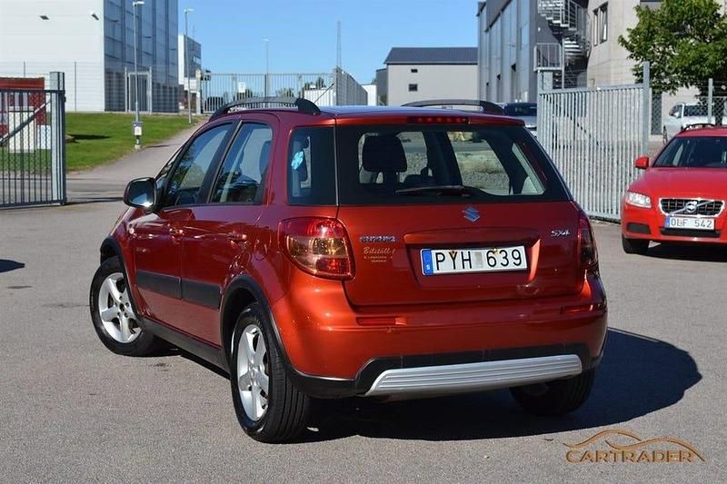 Begagnad Suzuki SX4 107 HK (78 kW) 2007 Orange Halvkombi