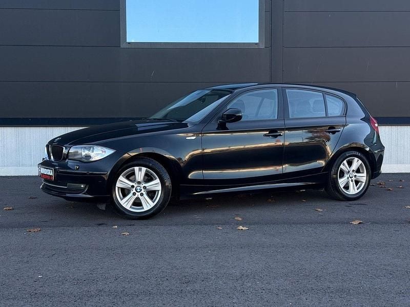 Svart Begagnad 2010 BMW 116 Advantage Halvkombi | 86 800 kr - Bild 1/4