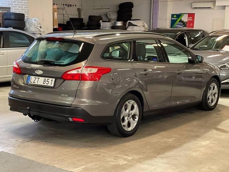 Begagnad Ford Focus Trend 95 HK (69 kW) 2011 Brun Kombi