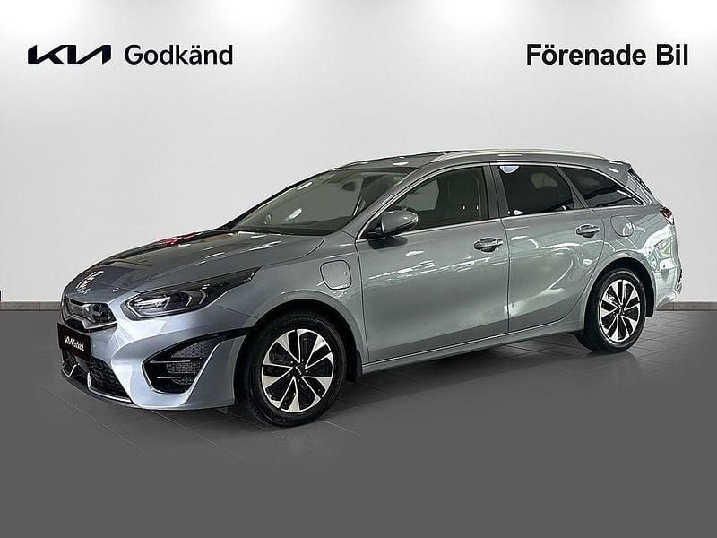 Grå Begagnad 2023 Kia Ceed Sportswagon Kombi | 289 000 kr (Lite dyr) - Bild 1/4