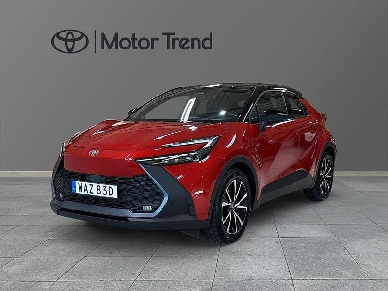 Röd Begagnad 2024 Toyota C-HR+ Style SUV | 349 000 kr (Superpris) - Bild 1/4