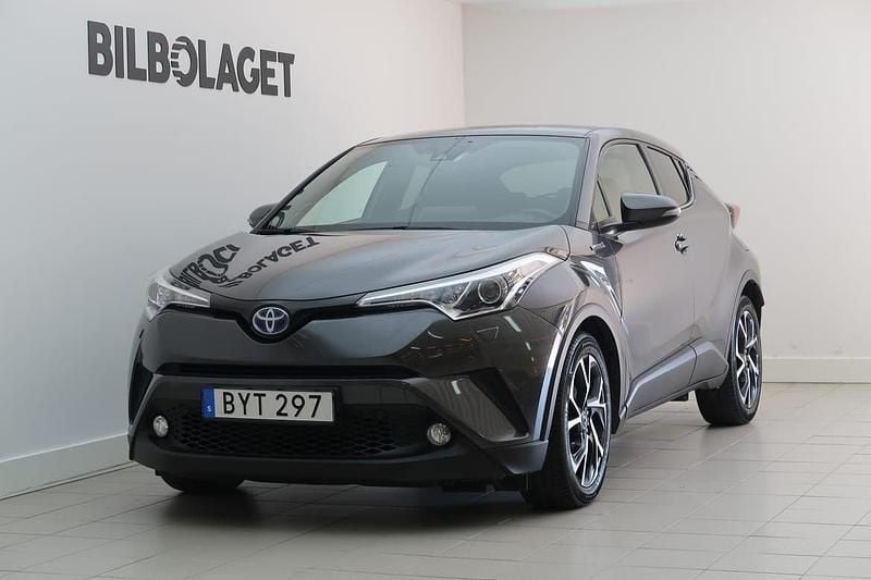 Mörkgrå Begagnad 2018 Toyota C-HR Edition SUV | 239 800 kr (Marknadspris) - Bild 1/4