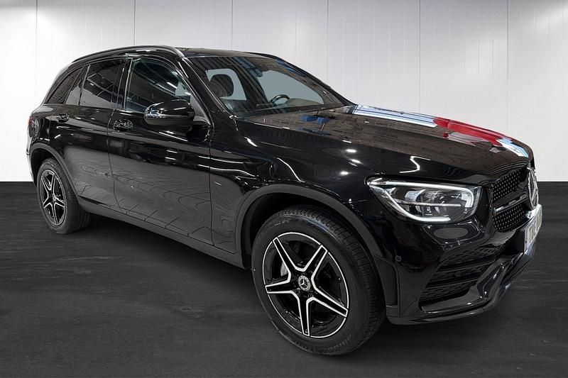 Begagnad Mercedes GLC300e AMG 306 HK (225 kW) 2022 Svart SUV