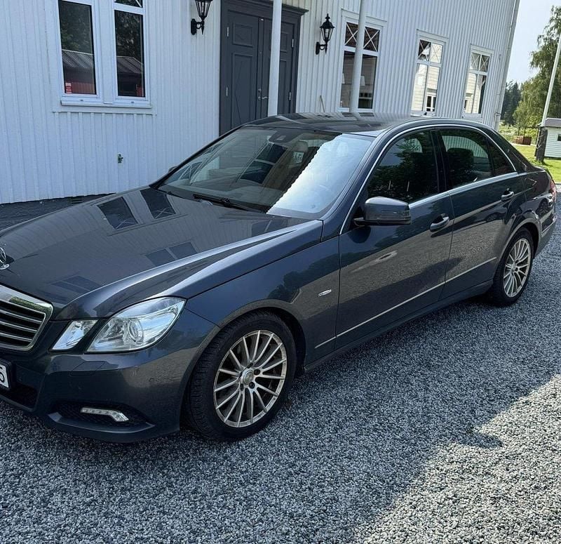 Grå Begagnad 2010 Mercedes E220 Avantgarde Sedan | 69 000 kr (Superpris) - Bild 1/1