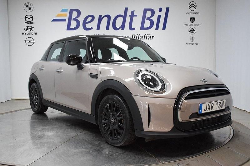 Grå Begagnad 2022 Mini Cooper Halvkombi | 259 500 kr (Marknadspris) - Bild 1/3