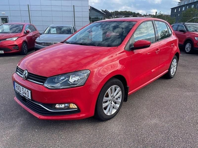 Röd Begagnad 2015 VW Polo Halvkombi | 115 000 kr (Marknadspris) - Bild 1/4