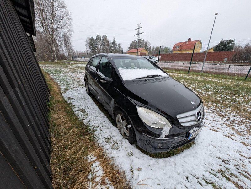 Svart Begagnad 2006 Mercedes B170 Minibuss | 10 000 kr (Superpris) - Bild 1/4