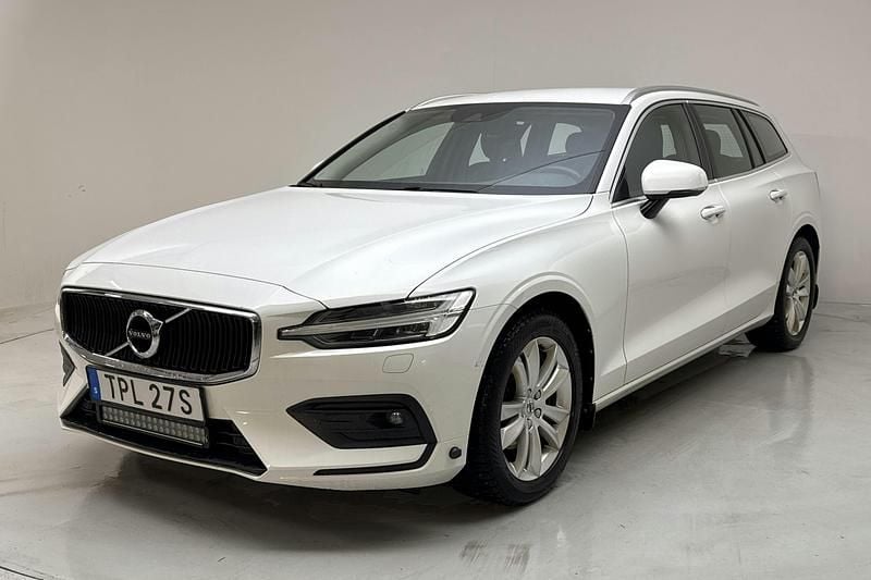Vit Begagnad 2021 Volvo V60 Momentum Kombi | 219 000 kr (Bra pris) - Bild 1/4