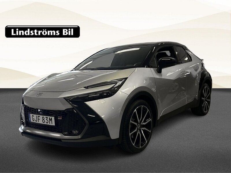 Silver Begagnad 2023 Toyota C-HR Sport SUV | 429 900 kr (Marknadspris) - Bild 1/3