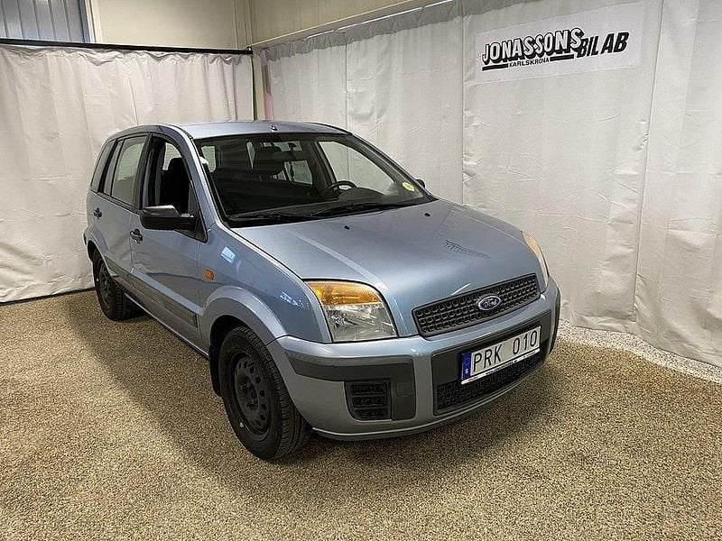 Blå Begagnad 2006 Ford Fusion Halvkombi | 35 000 kr (Bra pris) - Bild 1/4
