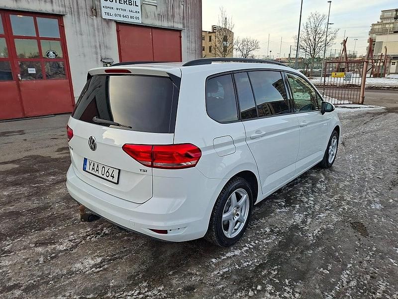 Begagnad VW Touran 110 HK (80 kW) 2015 Vit Minibuss