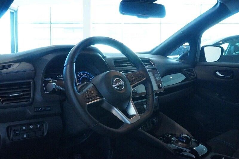 Begagnad Nissan Leaf N-Connecta 110 kW (150 HK) 2023 Okänd Halvkombi
