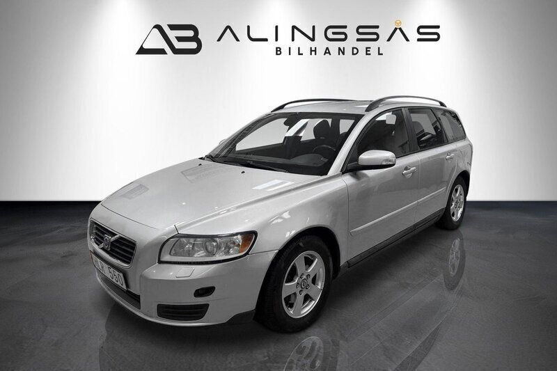 Ljusgrå (grå) Begagnad 2009 Volvo V50 Kinetic Kombi | 37 500 kr (Marknadspris) - Bild 1/4