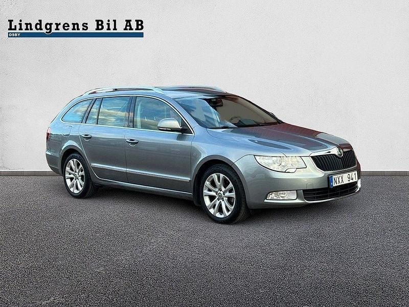 Silver Begagnad 2013 Skoda Superb Ambition Kombi | 89 900 kr (Marknadspris) - Bild 1/4