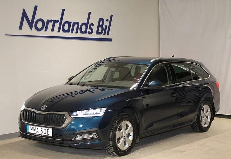 Lava blue metallic Begagnad 2023 Skoda Octavia Kombi | 289 900 kr (Lite dyr) - Bild 1/4