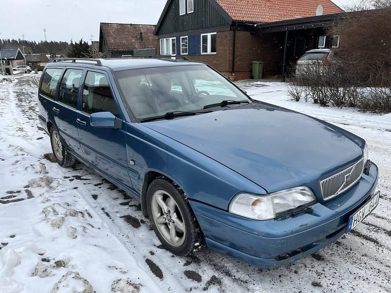Havsblå pärlemo metallic Begagnad 1997 Volvo V70 Kombi | 10 000 kr (Bra pris) - Bild 1/4