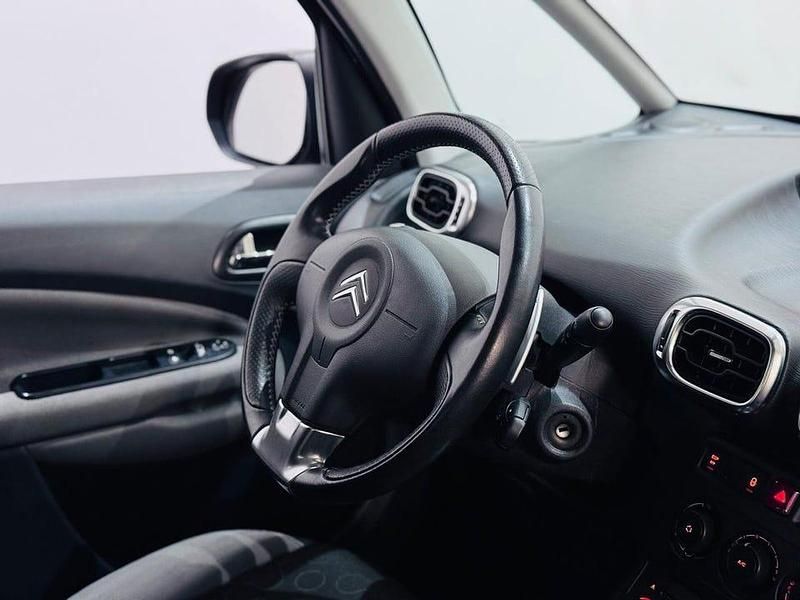 Begagnad Citroën C3 Picasso 92 HK (67 kW) 2011 Röd Minibuss