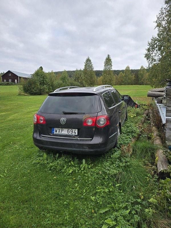 Brun Begagnad 2009 VW Passat Sportline Kombi | 10 000 kr (Superpris) - Bild 1/2