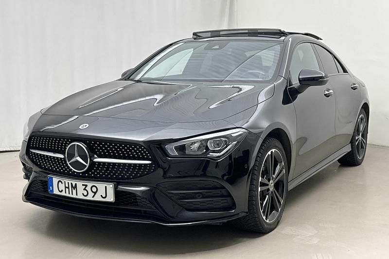Svart Begagnad 2023 Mercedes CLA250 AMG Sedan | 349 000 kr - Bild 1/4