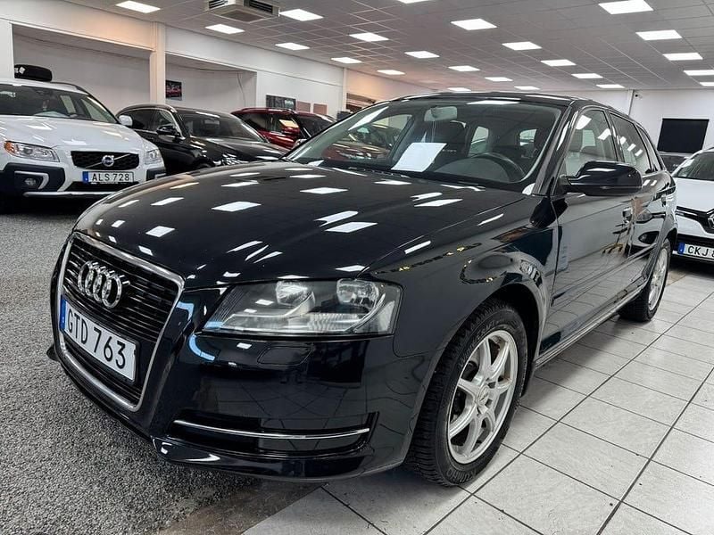 Begagnad Audi A3 Attraction 105 HK (77 kW) 2011 Svart Halvkombi