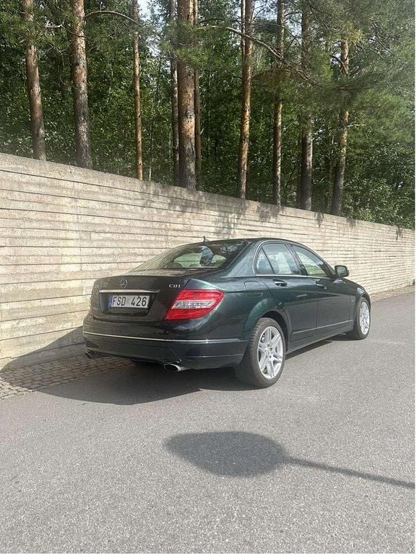 Grön Begagnad 2008 Mercedes C320 Sedan | 89 000 kr (Bra pris) - Bild 1/4