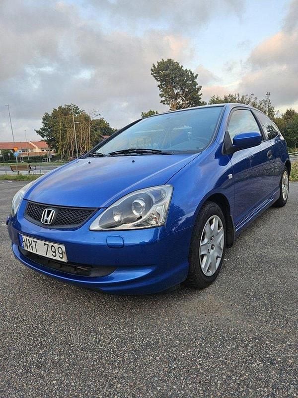 Blå Begagnad 2005 Honda Civic Halvkombi | 19 000 kr (Bra pris) - Bild 1/4