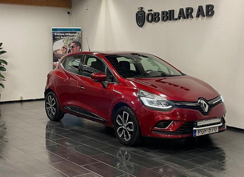 Mörkröd (röd) Begagnad 2017 Renault Clio IV Halvkombi | 89 900 kr (Lite dyr) - Bild 1/4
