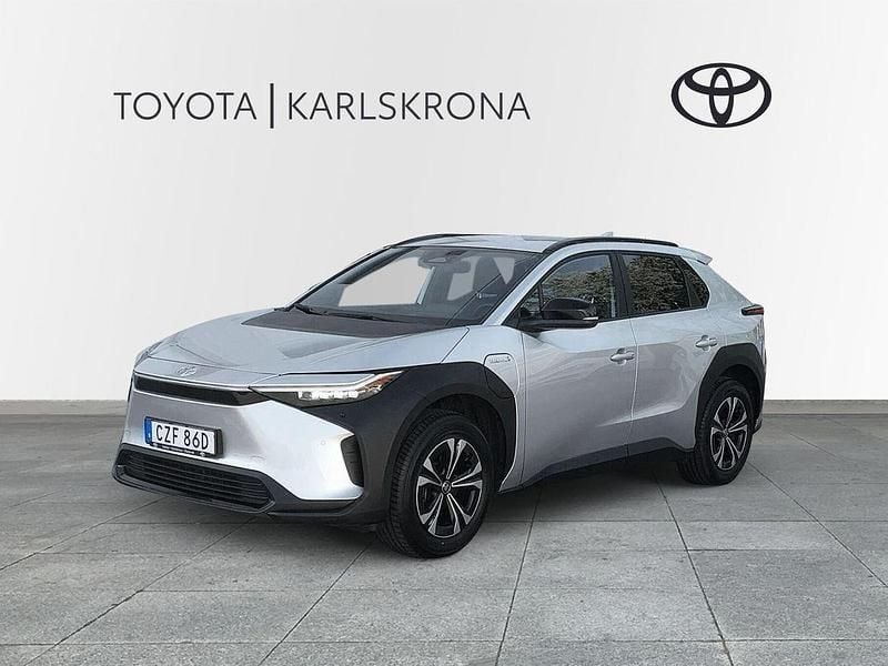 Silver Begagnad 2023 Toyota bZ4X Edition SUV | 359 900 kr (Bra pris) - Bild 1/3