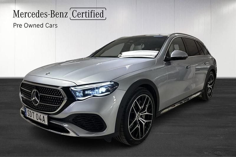 Silver Begagnad 2024 Mercedes E300 SUV | 729 700 kr - Bild 1/4