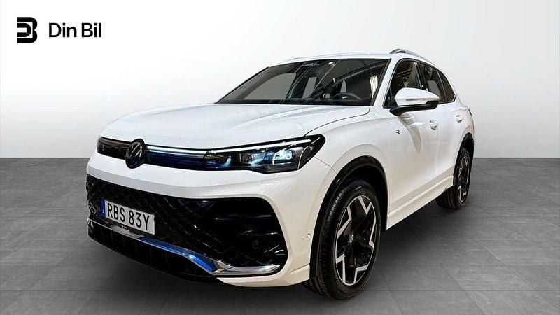 Vit Begagnad 2025 VW Tiguan R-line SUV | 469 900 kr (Marknadspris) - Bild 1/4