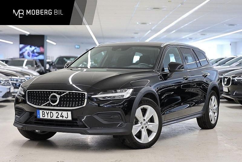 Svart Begagnad 2022 Volvo V60 CC Momentum Kombi | 349 900 kr (Marknadspris) - Bild 1/3