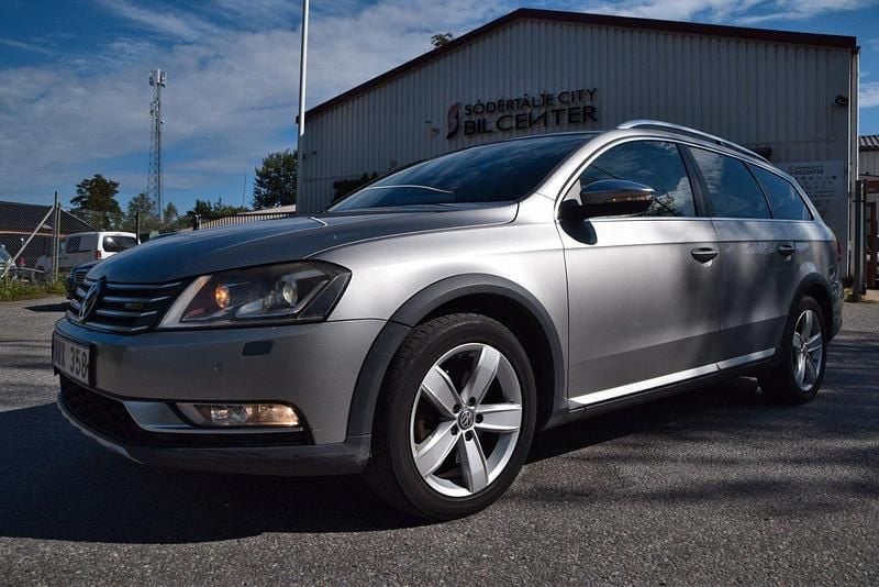 Silver Begagnad 2013 VW Passat Alltrack Kombi | 79 900 kr (Marknadspris) - Bild 1/4