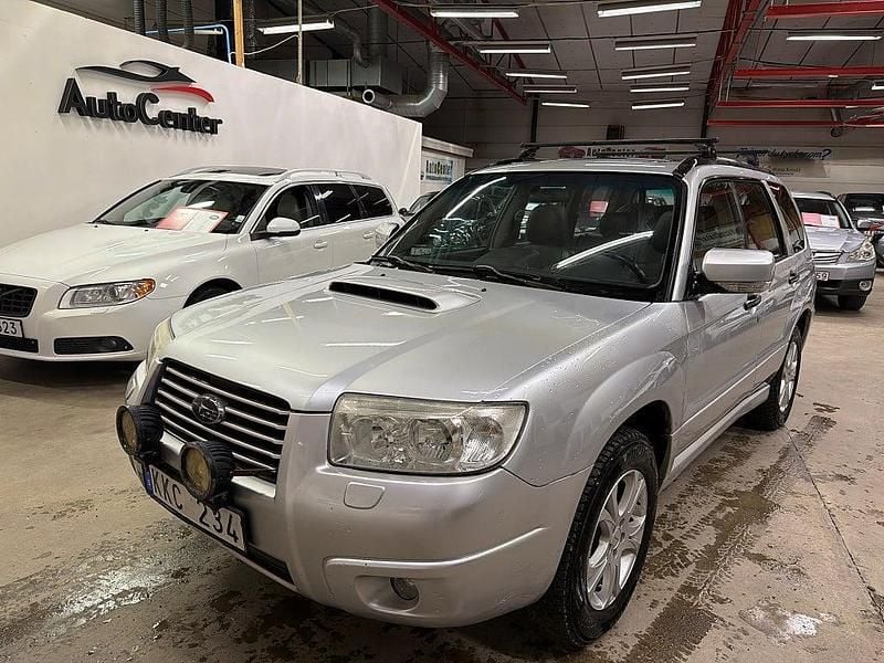 Silver Begagnad 2006 Subaru Forester SUV | 64 900 kr (Marknadspris) - Bild 1/4