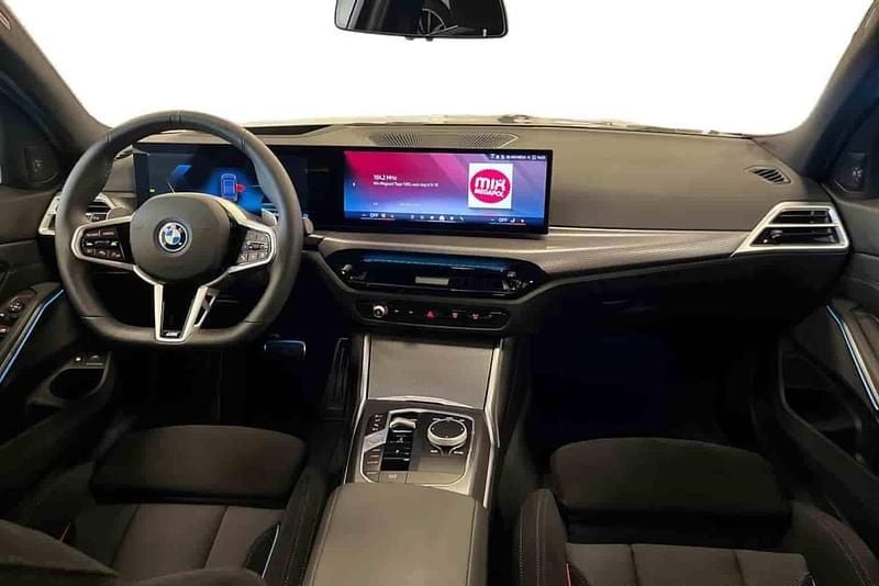 Begagnad BMW 330e 2025 Grå Kombi